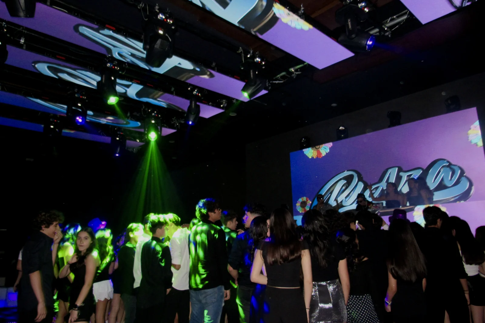 Sky screen club