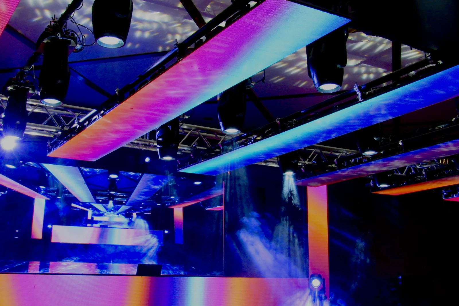 Sky screen club