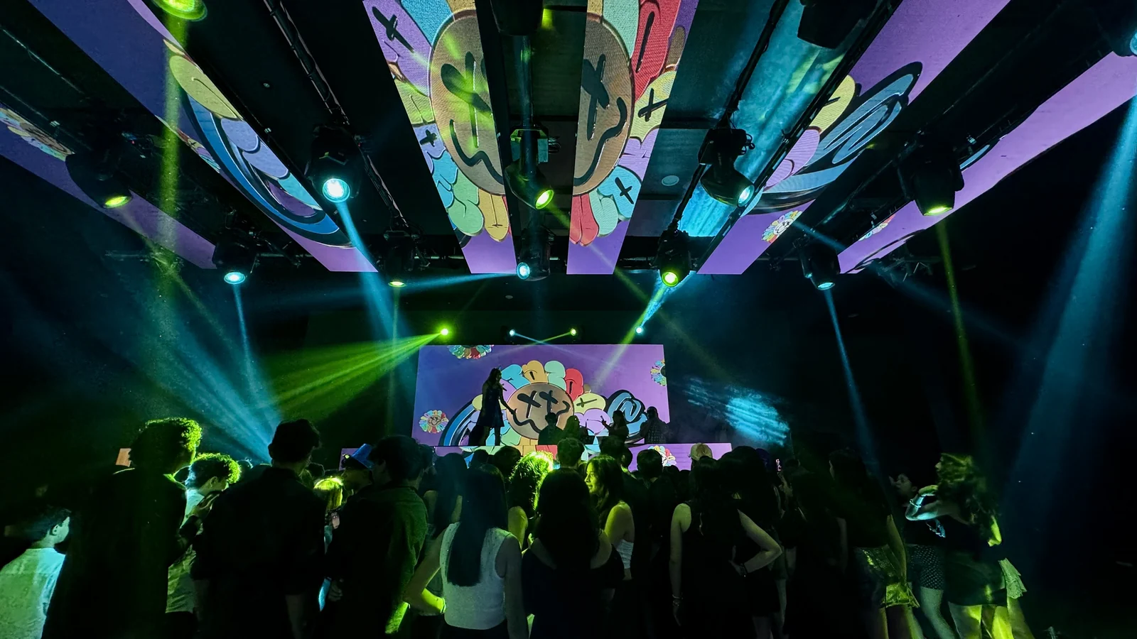 Sky screen club